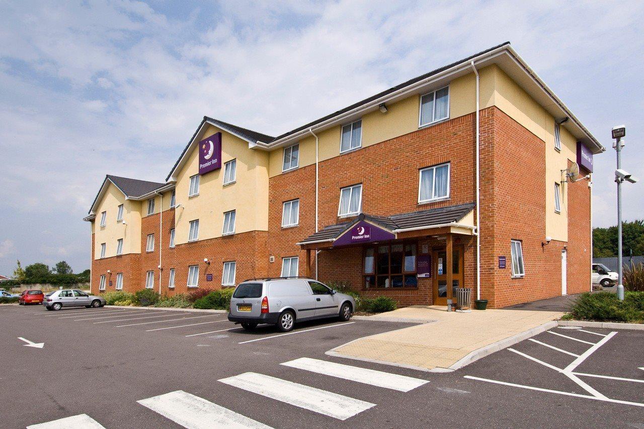 Premier Inn Swindon Central Экстерьер фото