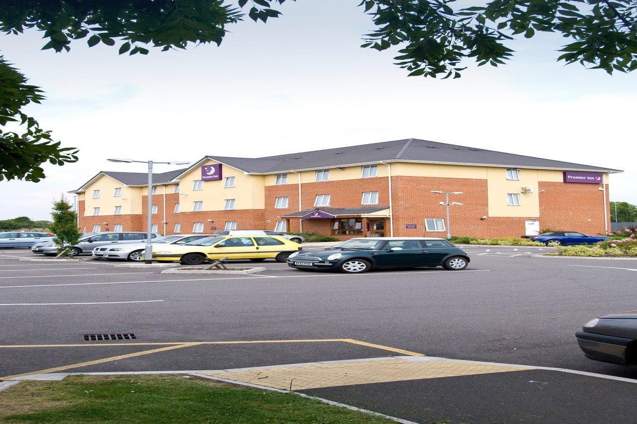 Premier Inn Swindon Central Экстерьер фото