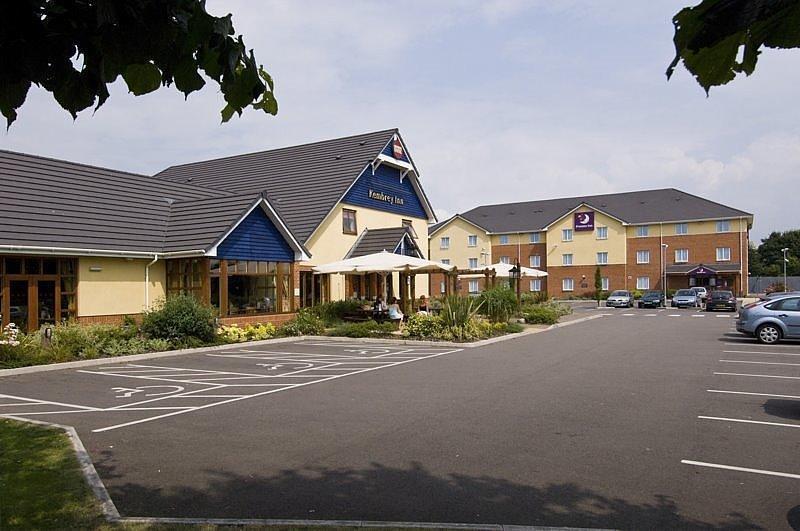 Premier Inn Swindon Central Экстерьер фото