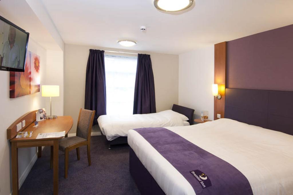 Premier Inn Swindon Central Номер фото