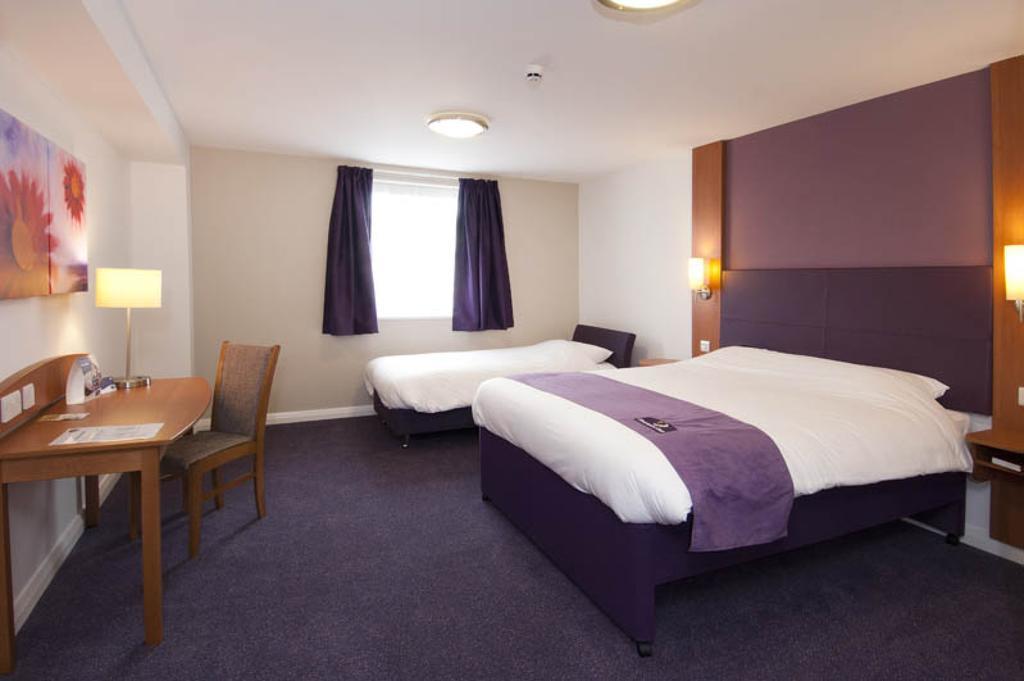 Premier Inn Swindon Central Номер фото